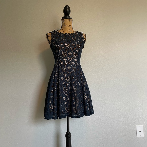 City Studio Dress Mini Navy Lace Tan lining Sleeveless Size 7 - Picture 2 of 12